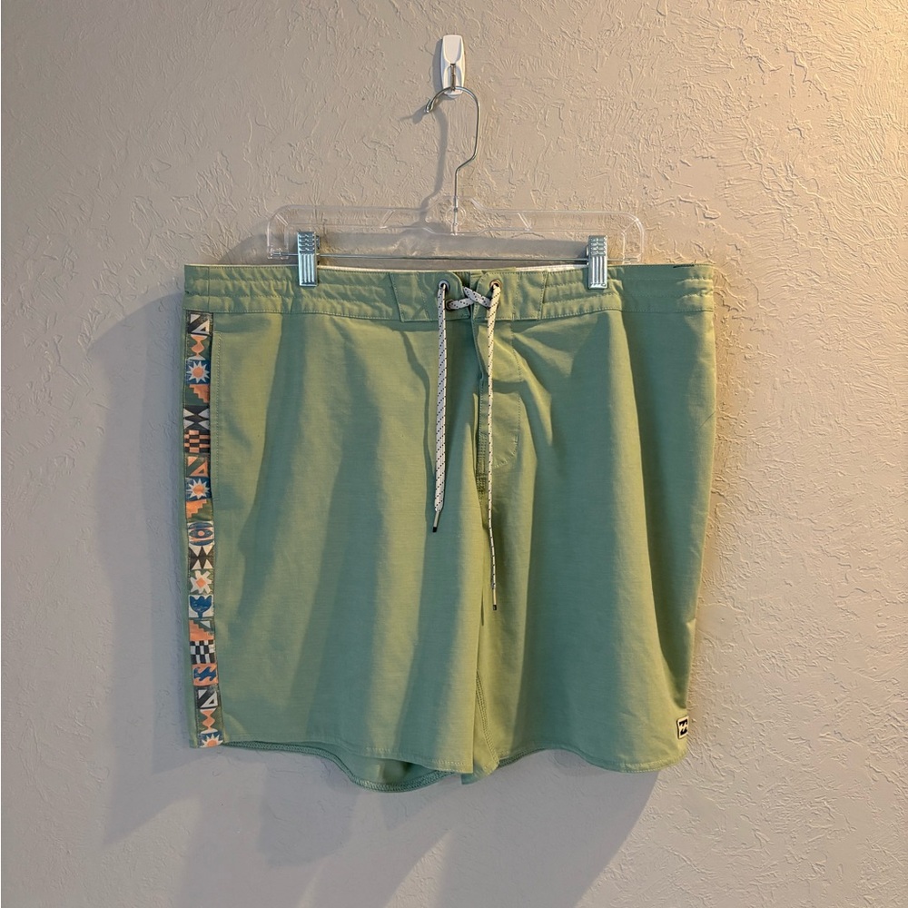 Men’s Billabong Light Green Swim Trunks Shorts with Patterned Trim